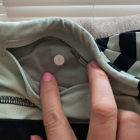 Lululemon teal/mint & black get up and glow leggin - Picture 6 of 9